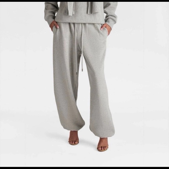 KBB Pants - NWT KBB Women's Gray Sweatpants “The Dwayne” sweats. Size L. Oversized, soft!